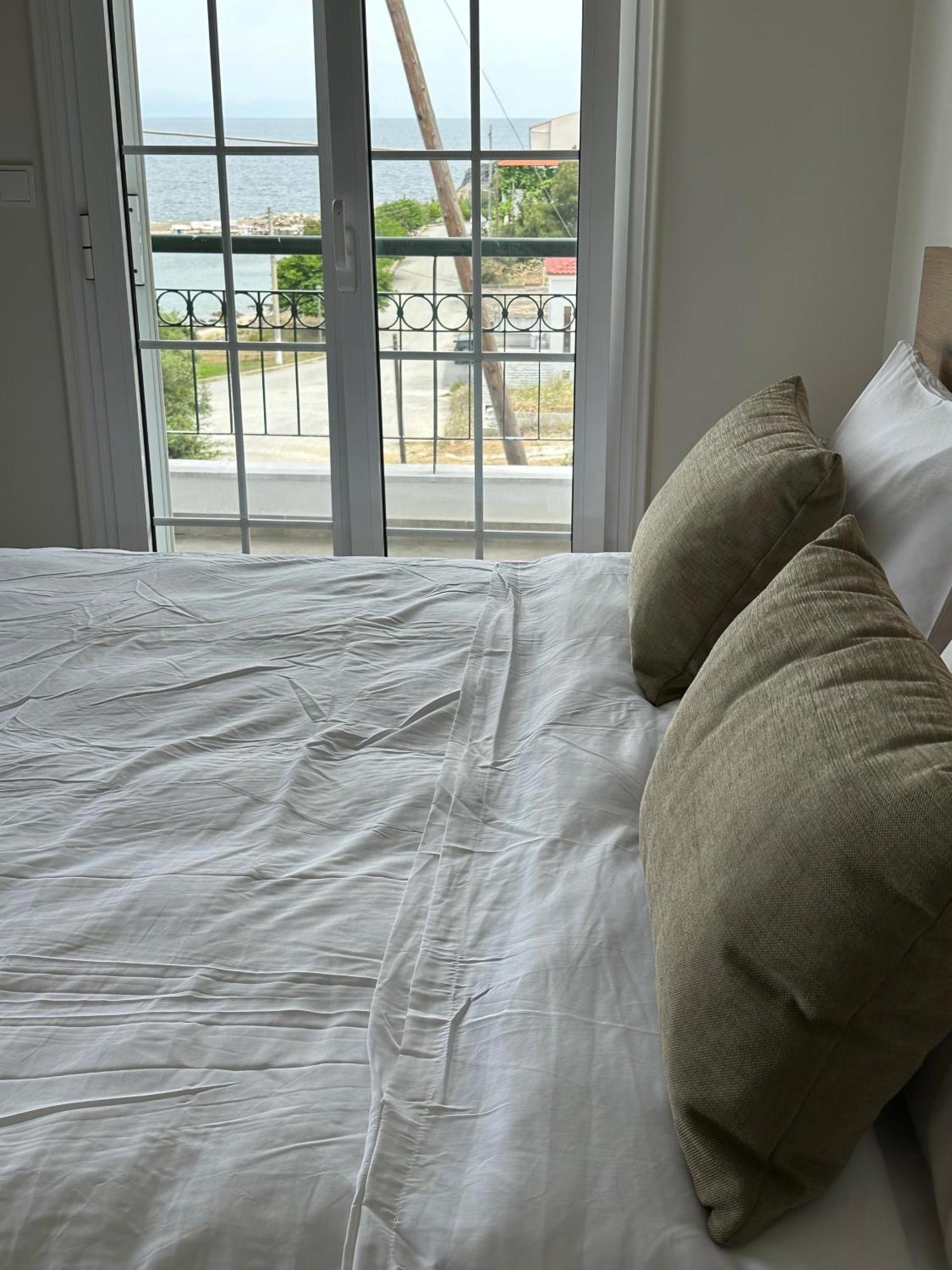 Villa Eleni Greece - Wonderful Sea View Studios Nea Roda Eksteriør billede