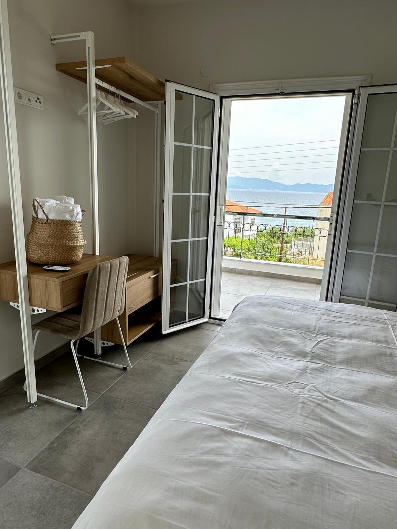 Villa Eleni Greece - Wonderful Sea View Studios Nea Roda Eksteriør billede